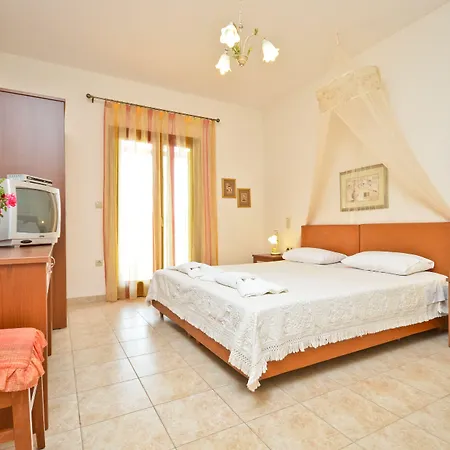 Ξενοδοχείο με διαμερίσματα Anthi Naxos