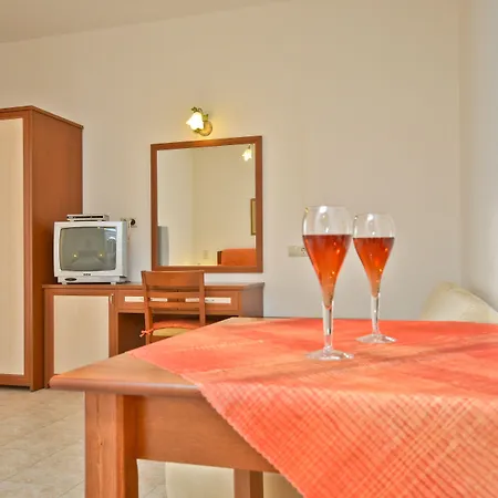 Ξενοδοχείο με διαμερίσματα Anthi Naxos